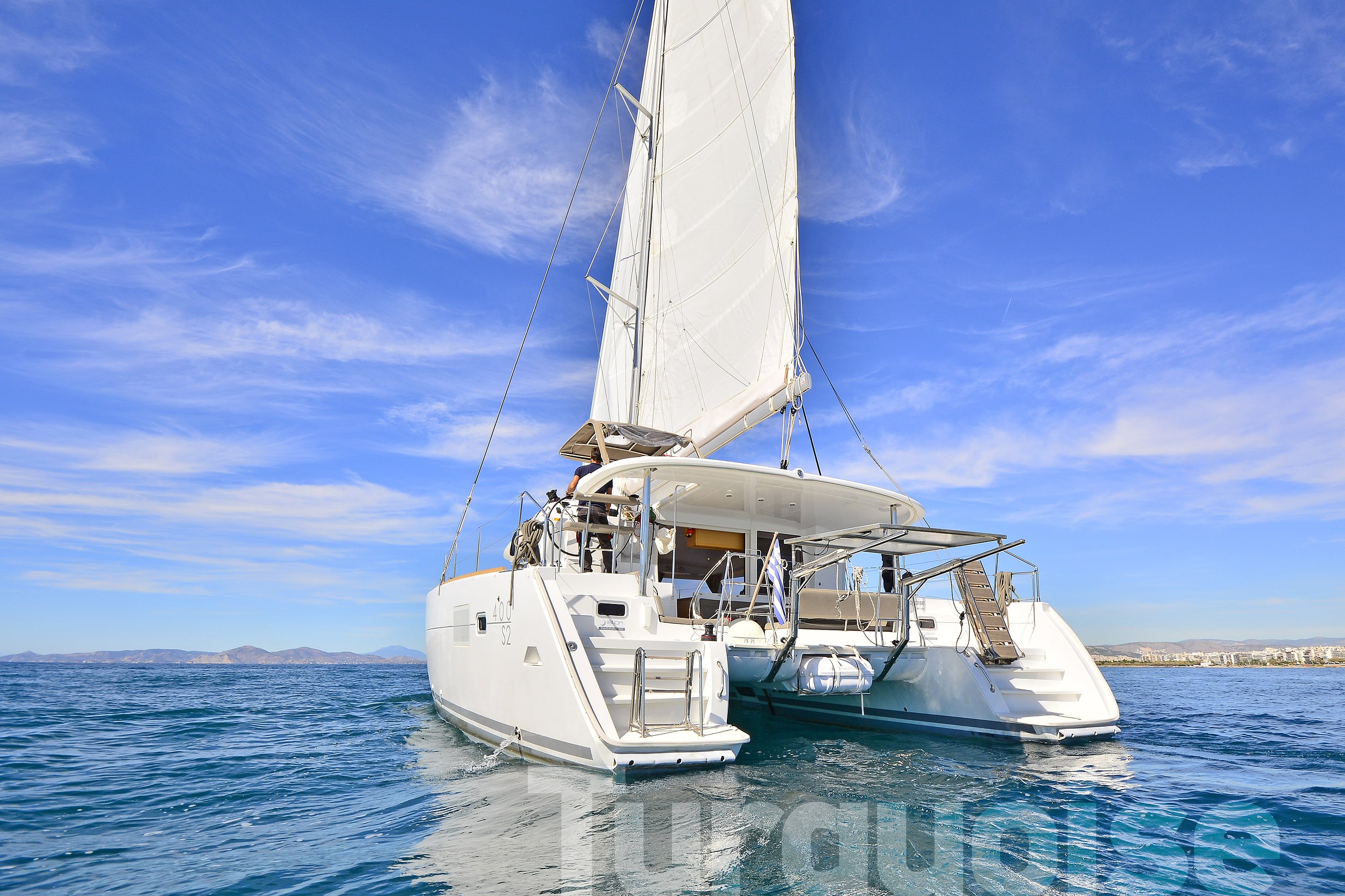 Turquoise Lagoon 400 S2 біля причалу Lavrion Main Port