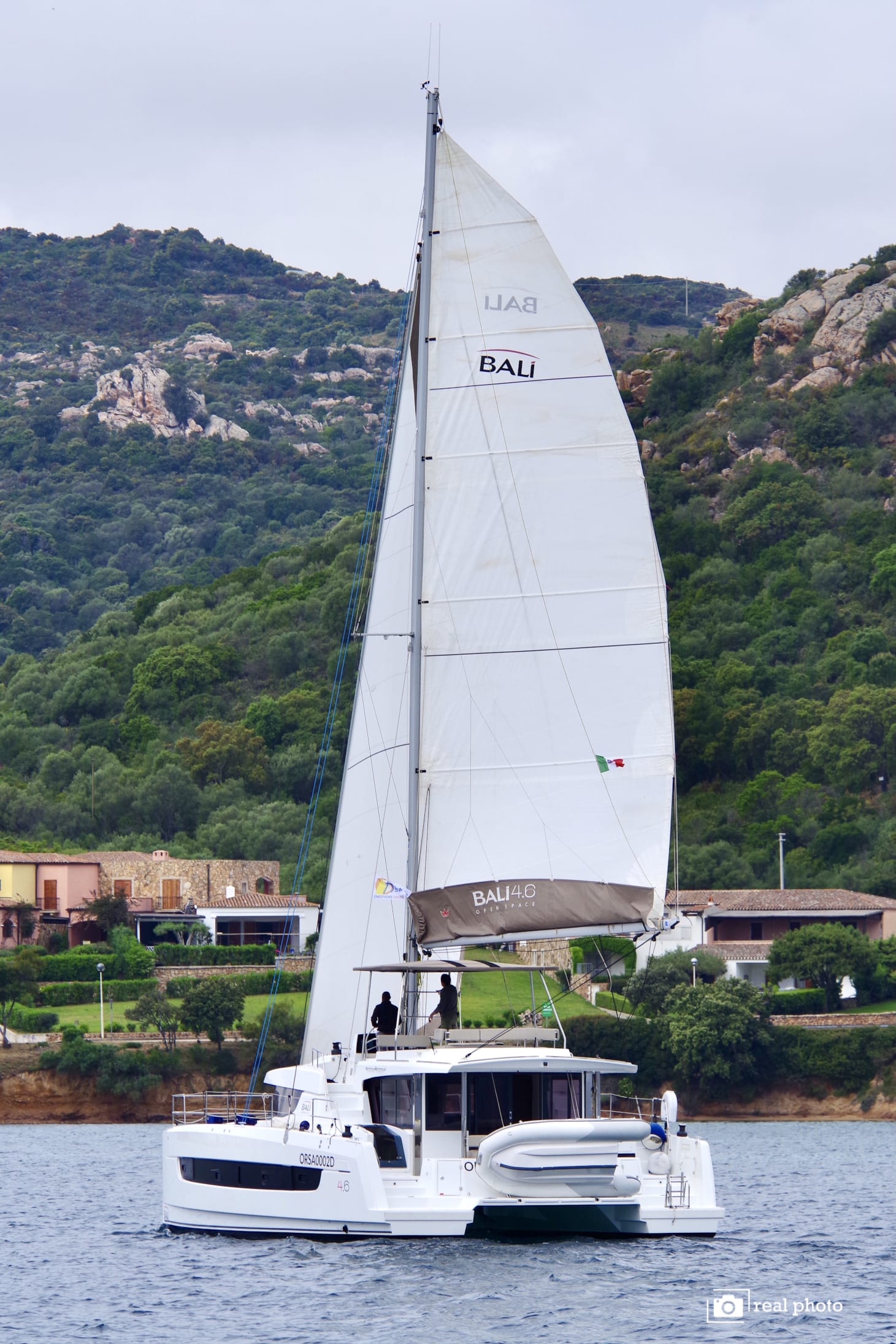ORSA 2 - A/C, Generator, Water maker Bali 4.6 vor Anker in Cannigione