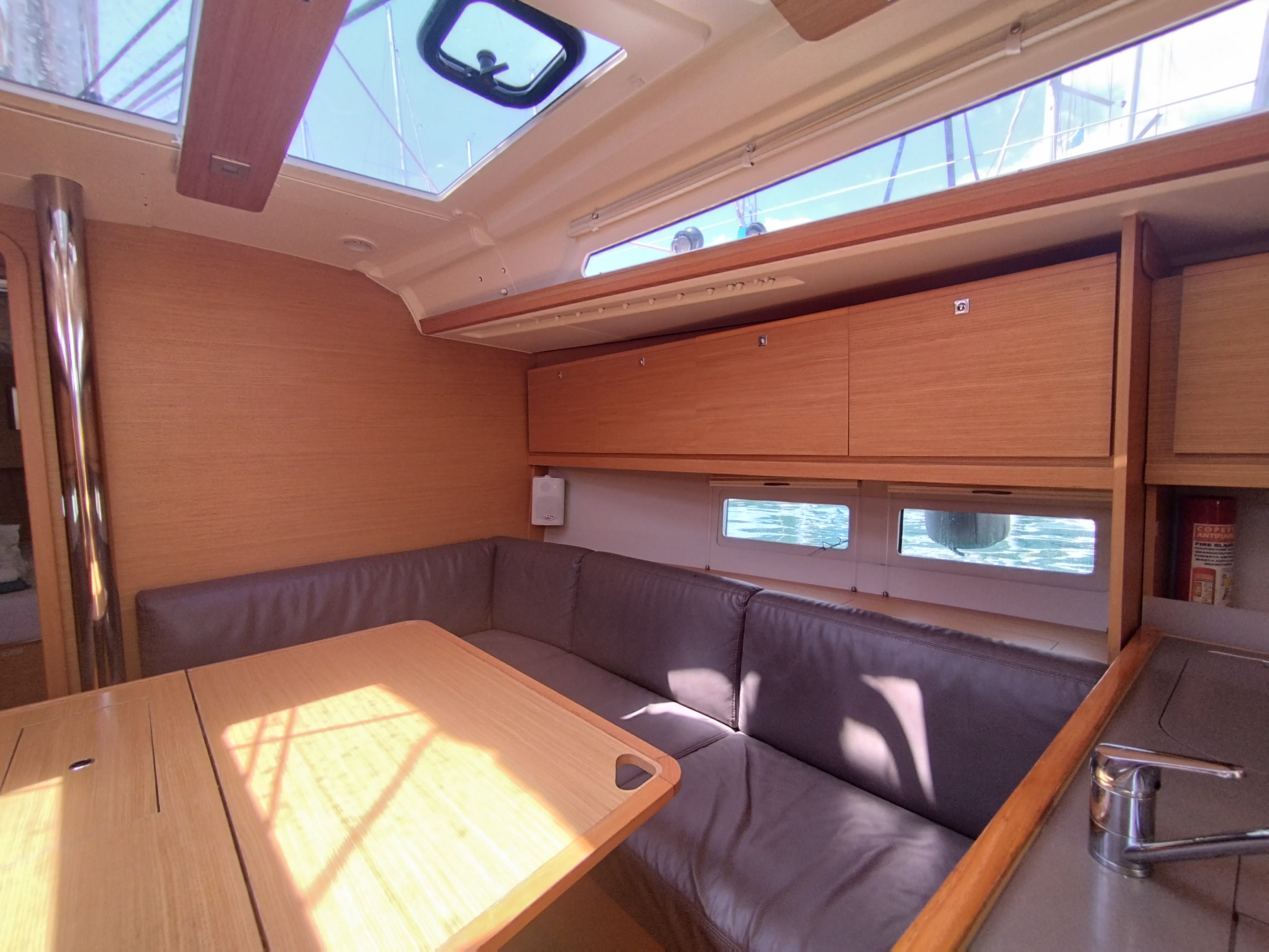 Pixie Dufour 390 Grand Large vor Anker in Marina di Portisco