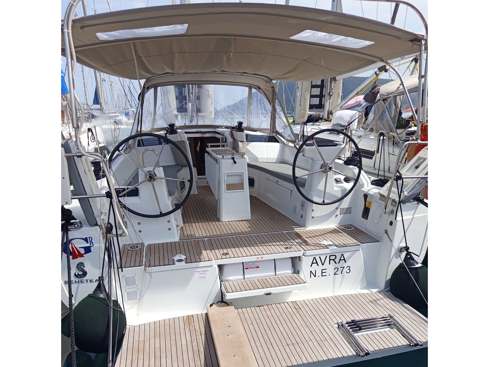 AVRA Oceanis 37.1 vor Anker in Lefkada / Port of Lefkas