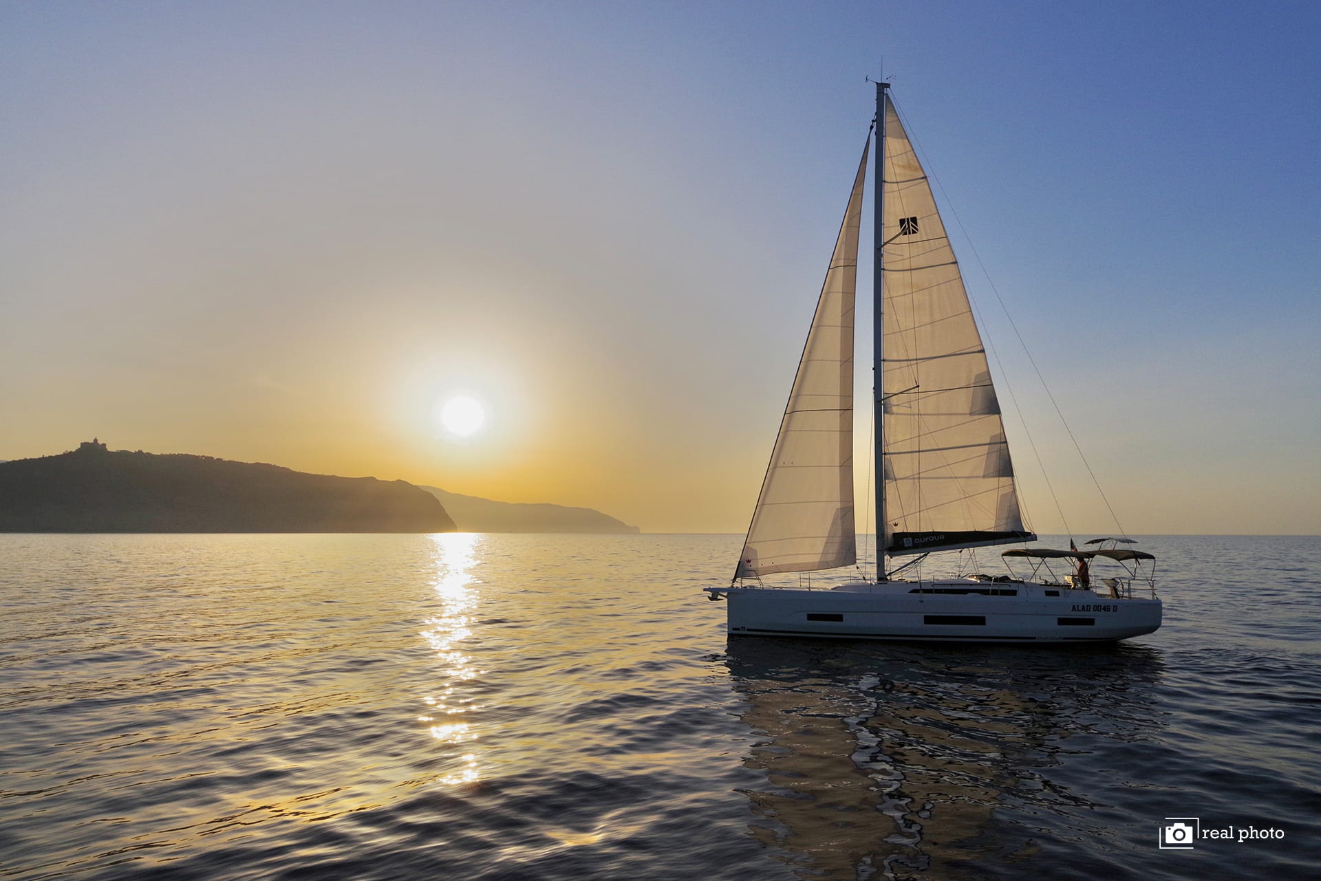 Clelia - Water maker, Solar Panel Dufour 470 vor Anker in Furnari / Marina Portorosa