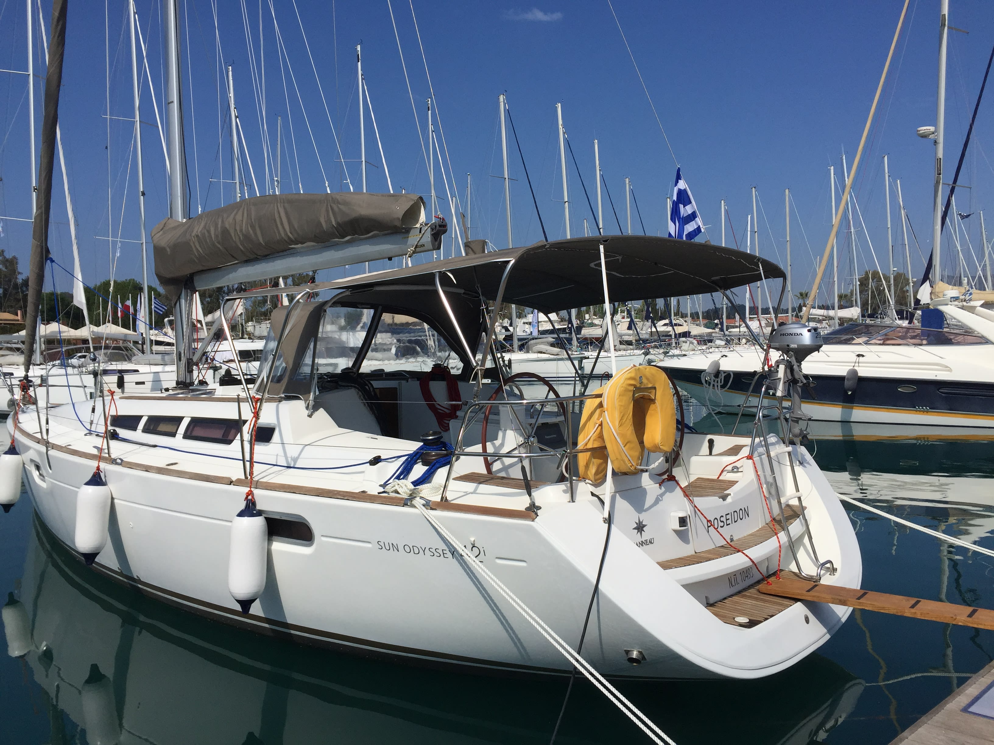 POSEIDON Sun Odyssey 42 i vor Anker in Mpenitses / Marina Benitses