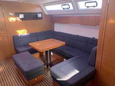 Alice Bavaria Cruiser 51 amarrado en Lefkada / Marina Perigiali