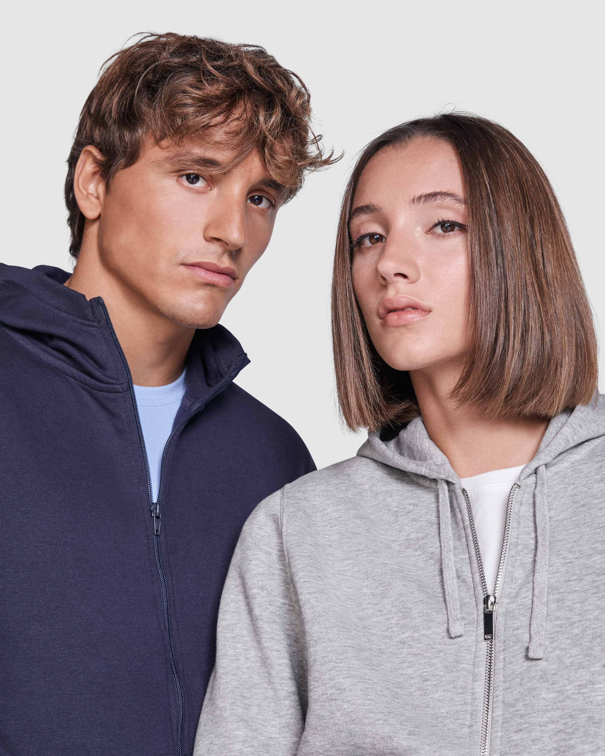 Sudadera con capucha, cuello alto y cremallera - 6421_55_1_4
