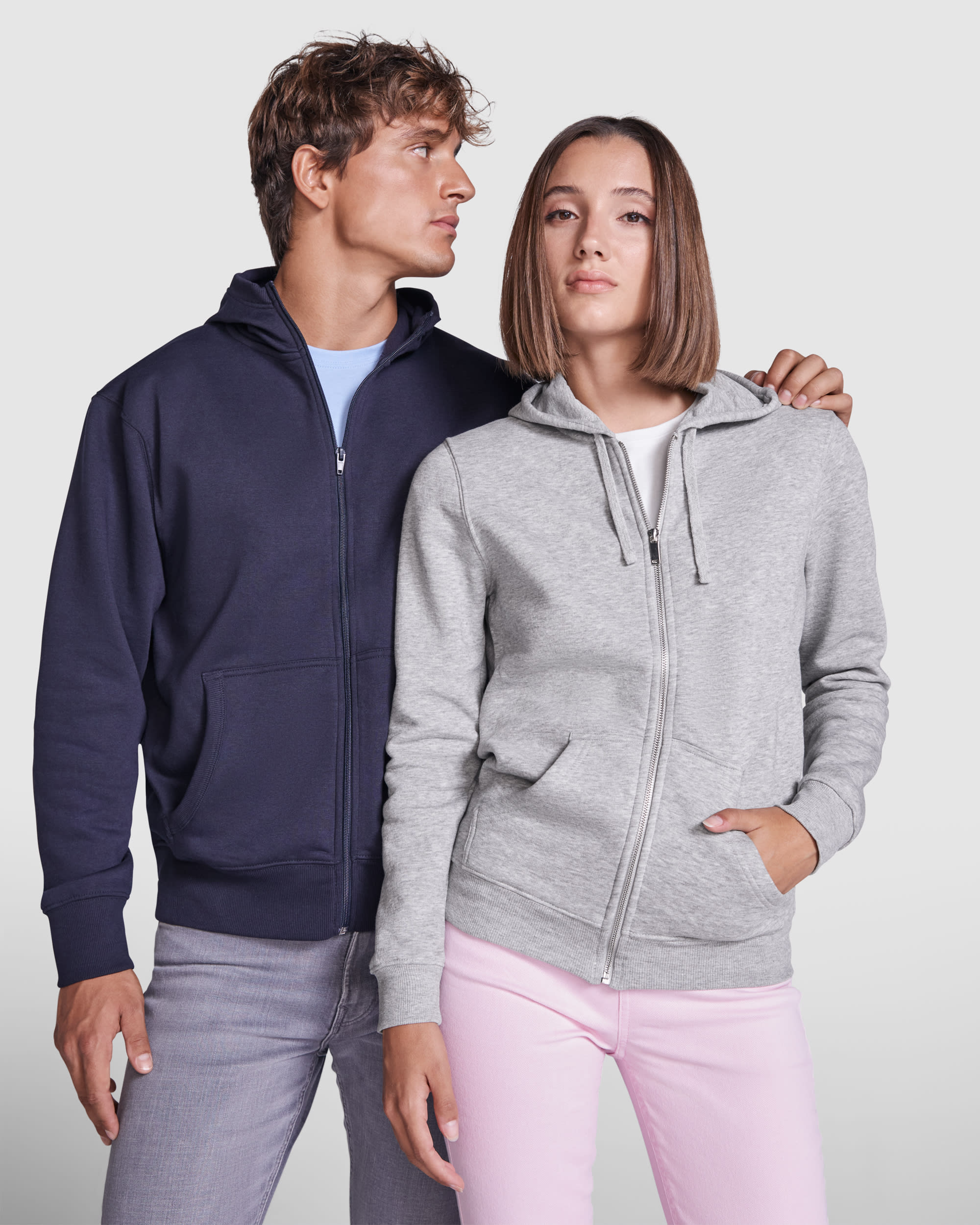 Sudadera con capucha, cuello alto y cremallera - 6421_55_1_3
