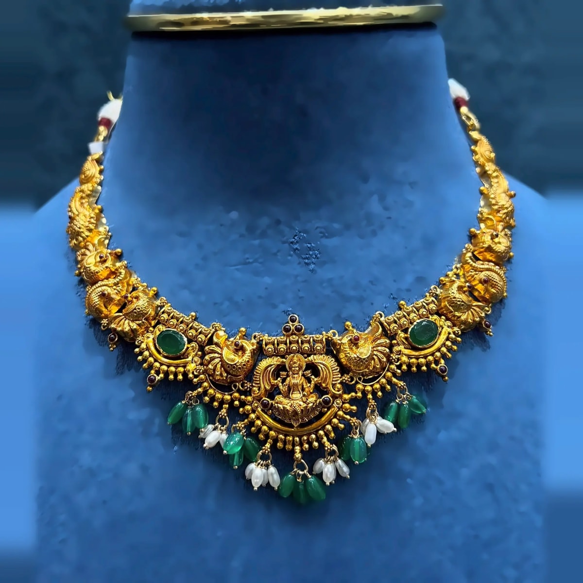 necklace-lakshmi-emerald-pearl