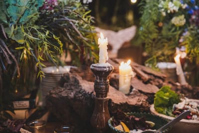 עיצוב שולחן ונרות באירוע