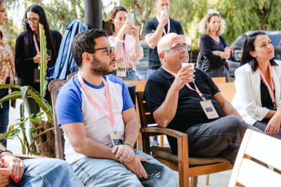 כנס חברה בגלריה