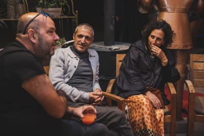 אורחים באירוע בגלריה