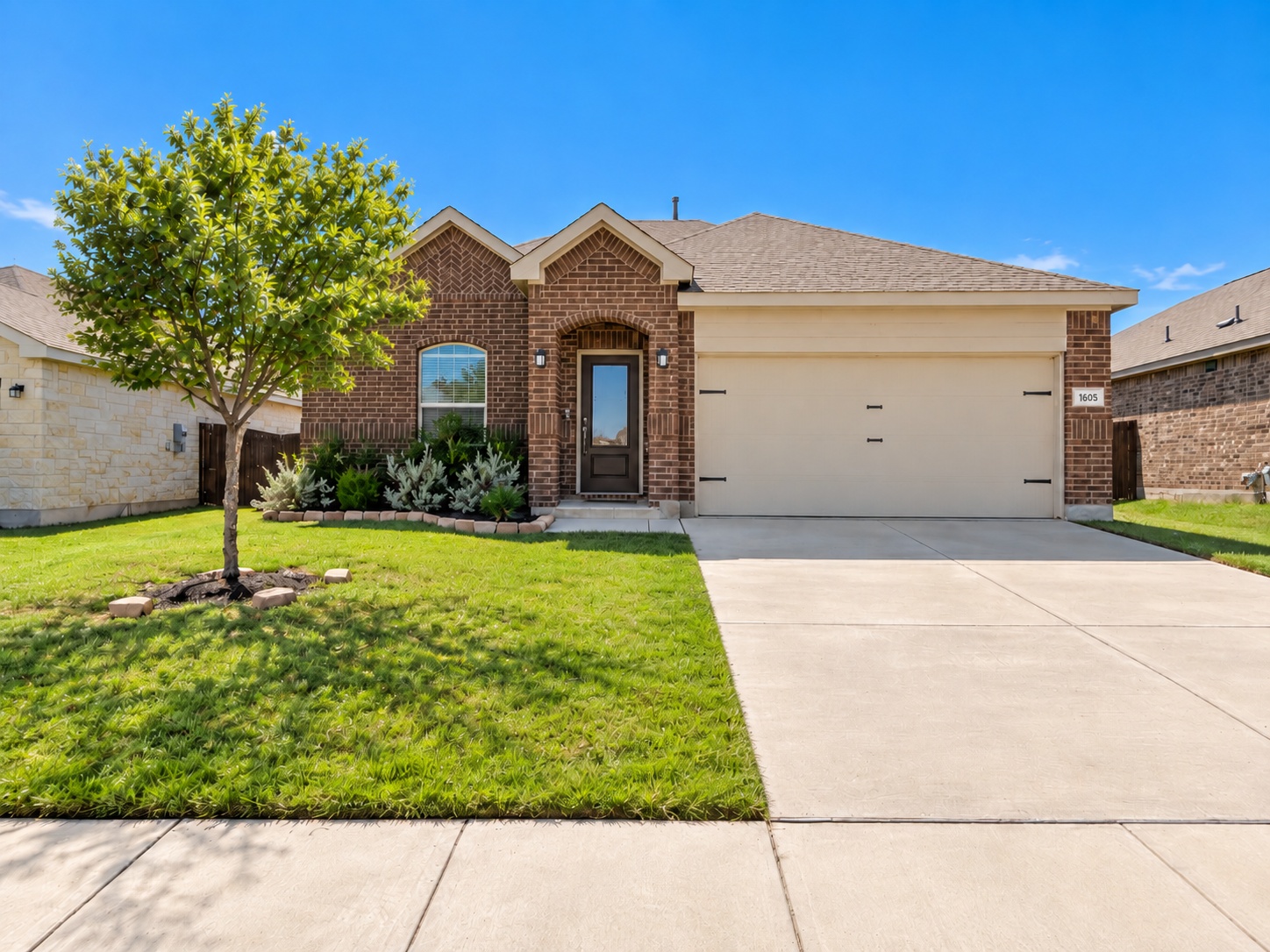 1605 River Crossing Drive listing photo 3