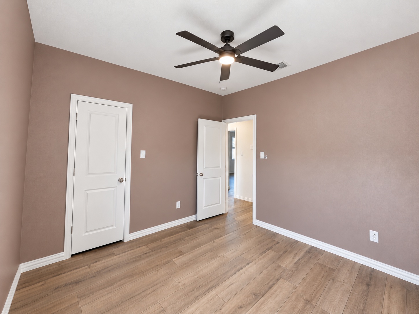 1605 River Crossing Drive listing photo 22