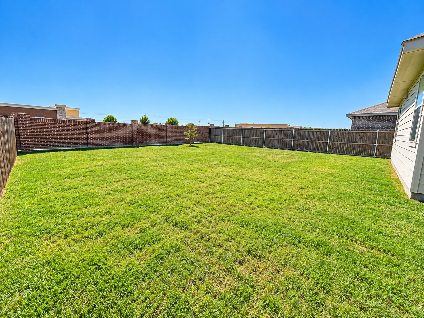 1605 River Crossing Drive listing photo 32
