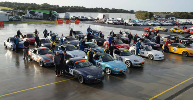 2016 Victorian 6 Hour Relay - Five Teams - photo by Tammie Hotz