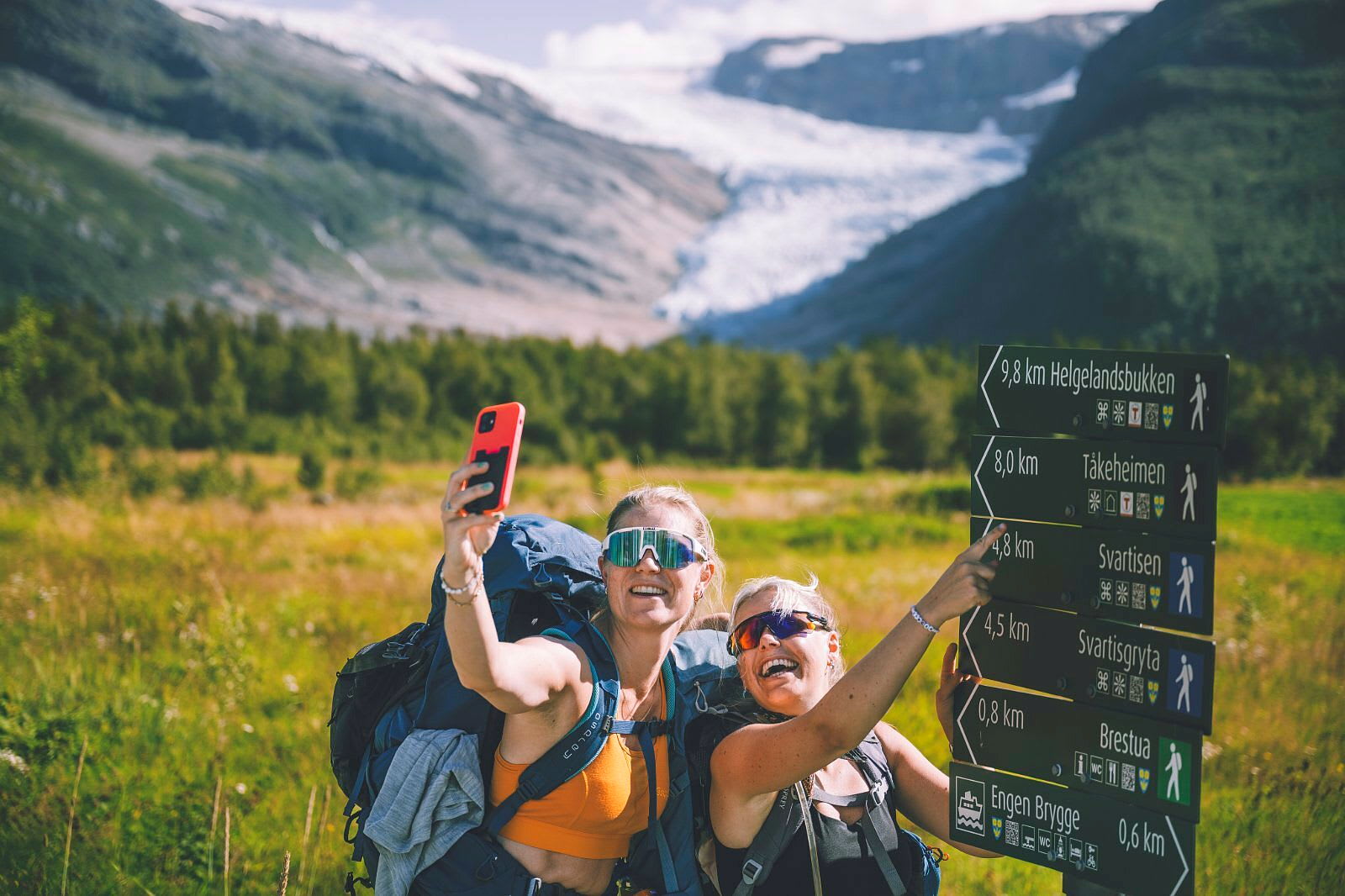 Turfolk ute i naturen