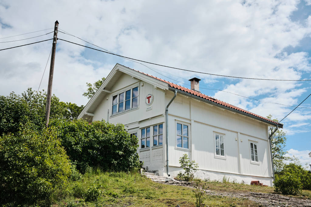 mainImage