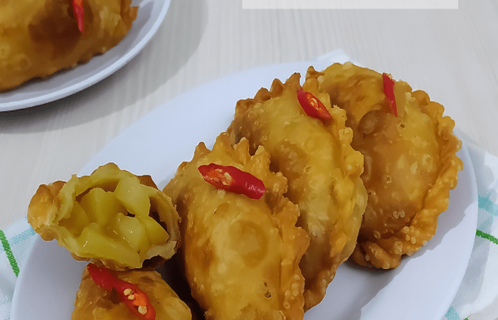 Resep Pastel Isi Favorit Bunda