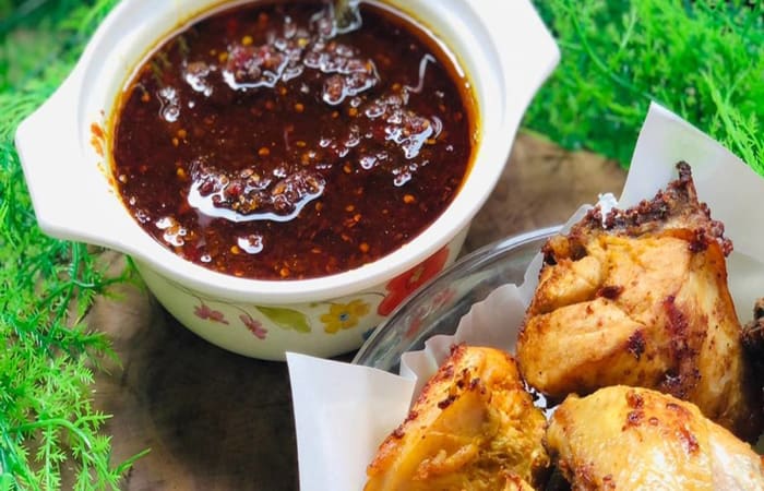 Resep Ayam Bumbu Hitam Madura Mudah dan Praktis Dihidangkan