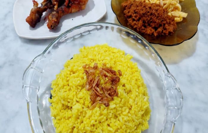 Resep Nasi Kuning dari Nasi Sisa Paling Mudah dan Enak