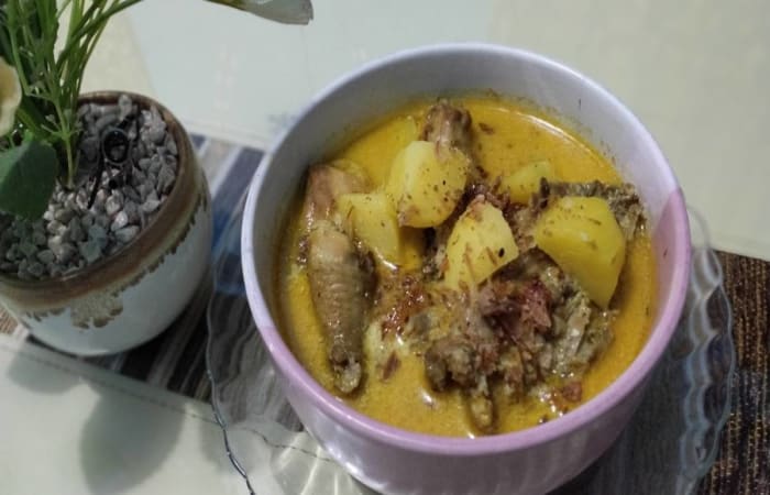 Resep Opor Ayam Kampung Mudah dan Praktis Dihidangkan