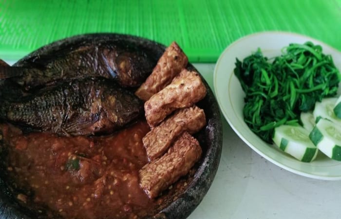 Resep Penyetan Ikan Panggangan Dengan Bahan Sederhana