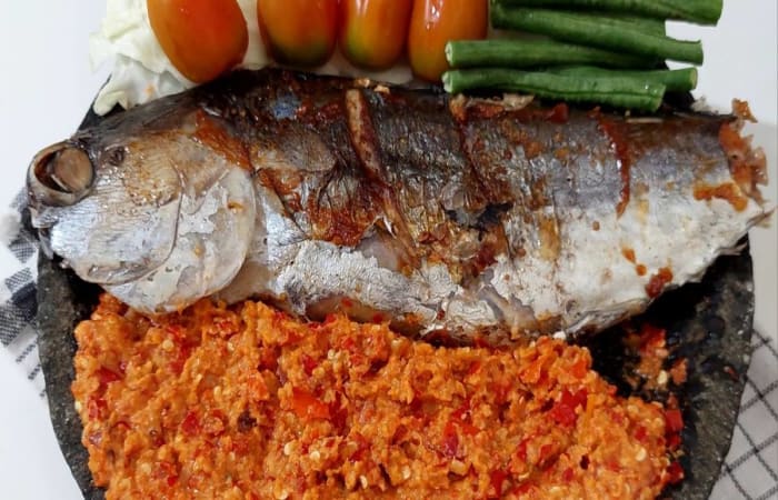Resep Ikan Bakar Sambal Kenari (khas Maluku) Paling Mudah dan Enak