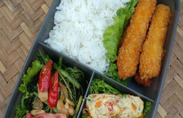 Resep Bento Box (nasi tumis Bayam nugget Tempe  Telur Dadar Gulung Korea) Dengan Bahan Sederhana