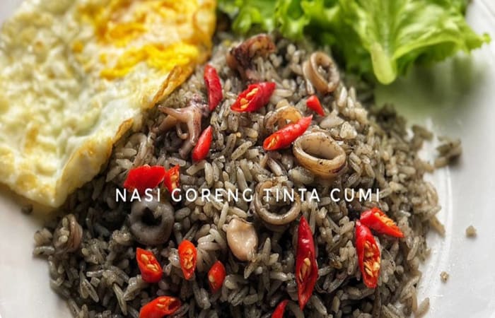Resep Nasi Goreng Tinta Cumi Dengan Bahan Sederhana