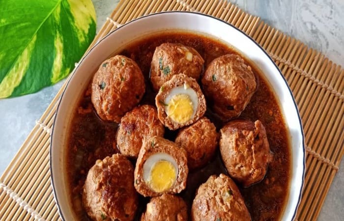 Resep Bola Daging Isi Telur Puyuh Mudah dan Praktis Dihidangkan