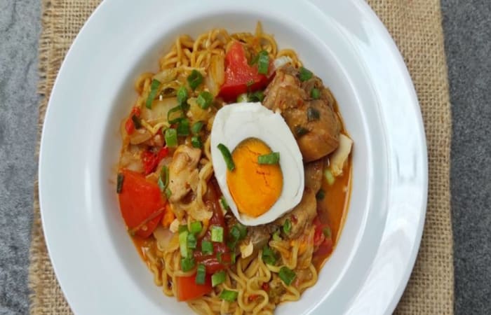 Resep Mie Nyemek Telur Asin Pedas Dijamin Nikmat dan Mudah