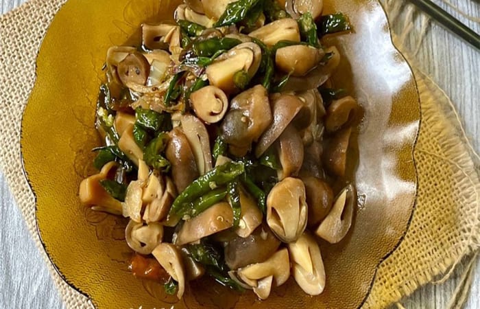 Resep Tumis Jamur Merang Lombok Ijo Paling Mudah dan Enak