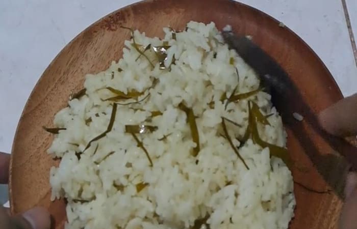 Resep Nasi Daun Jeruk Simpel Ricecooker Tanpa Santan Ala Anak Kos Mudah dan Praktis Dihidangkan