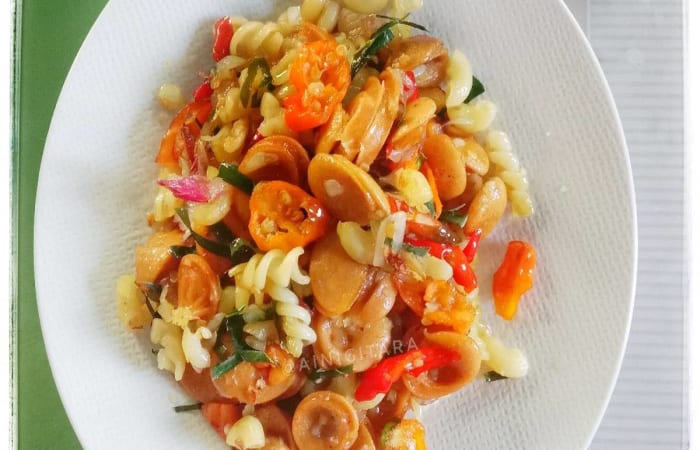 Resep Pasta Sosis Sambal Matah Mudah dan Praktis Dihidangkan