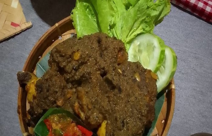 Resep Ayam Bumbu Hitam Khas Madura Mudah dan Praktis Dihidangkan