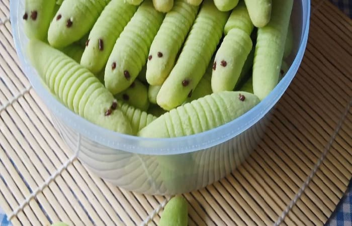 Resep Kue Ulat Daun Paling Mudah dan Enak