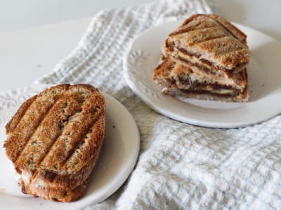 Croque choco-banane au granola à tartiner