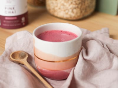 Recette et bienfaits du parfait Pink Chaï Latte maison