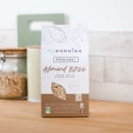 Paquet de granola bio maison pour le petit-déjeuner à l'avoine avec apports nutritionnels et quantité de sucre