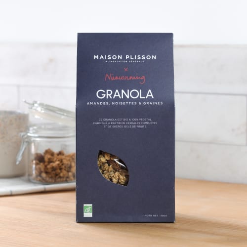 Paquet de granola bio maison pour le petit-déjeuner à l'avoine avec apports nutritionnels et quantité de sucre
