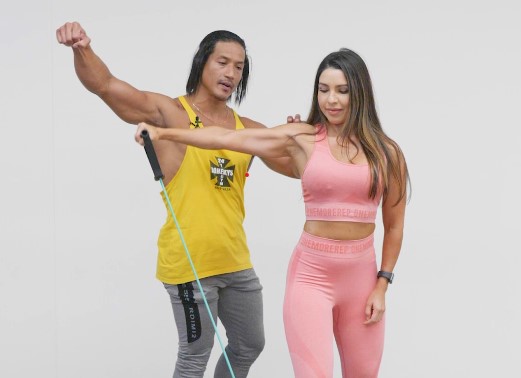 shoulders lateral raise with a band