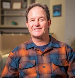 Testimonial brad ext bg di