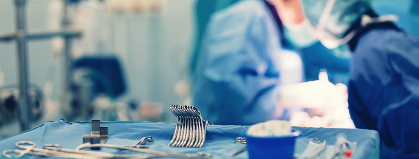 What Is the Difference Between a Plastic and a Cosmetic Surgeon?