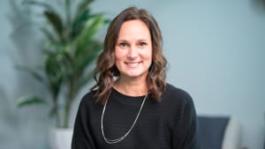 Testimonial amy bg di desktop