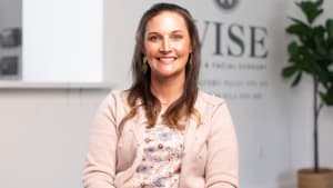 Hollie ext bg testimonial desktop