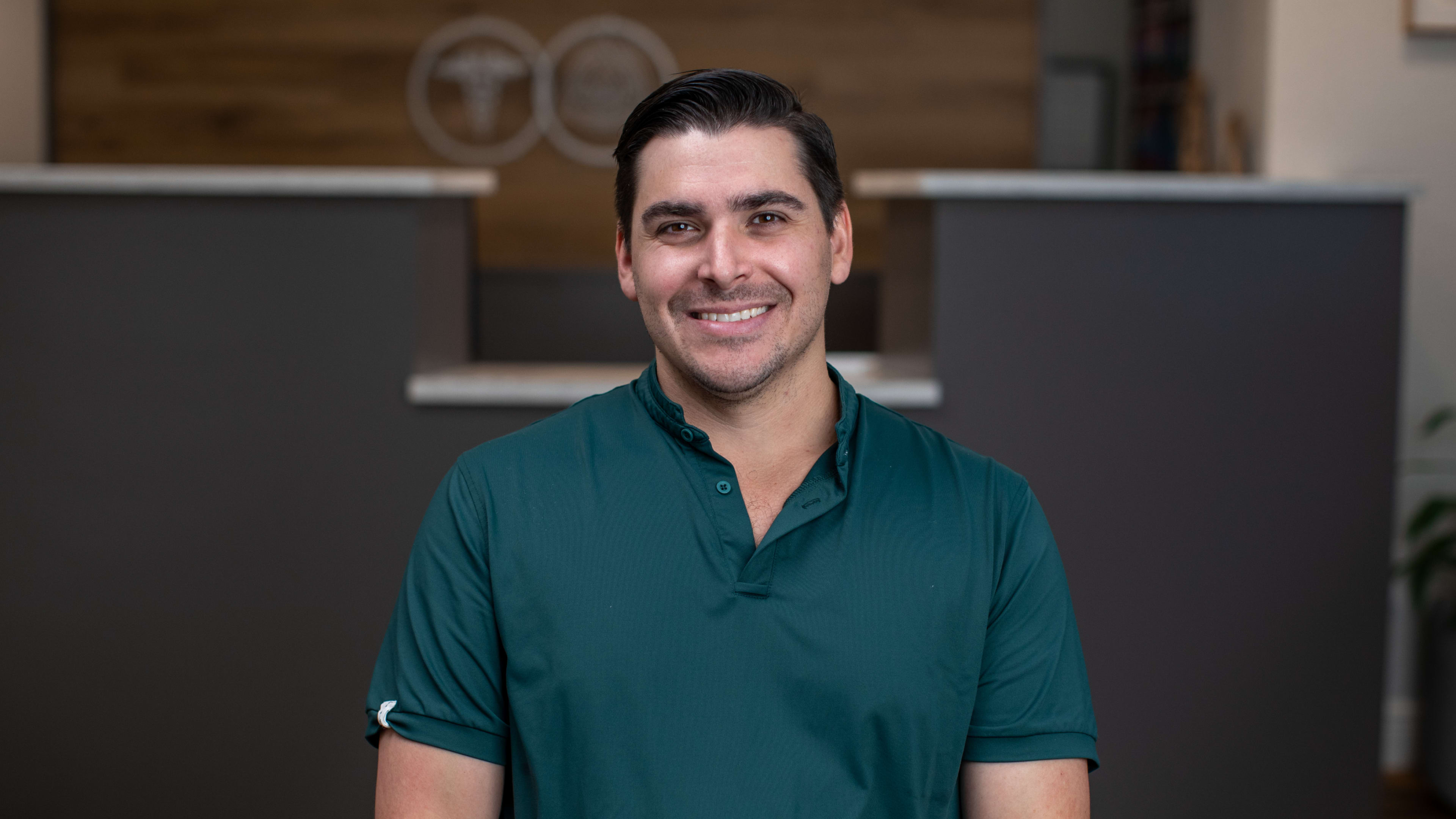 Mark bg di testimonial desktop