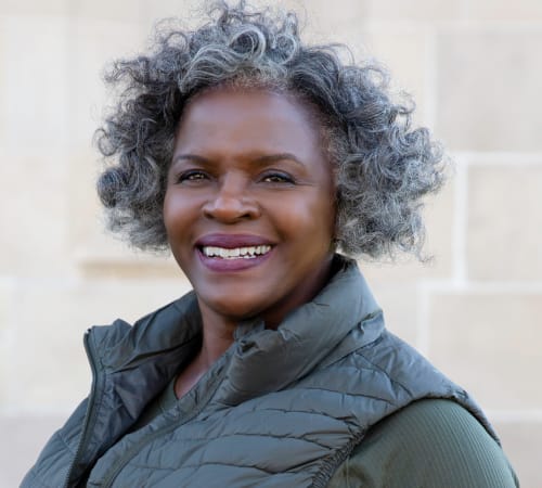 DaNita, Receptionist