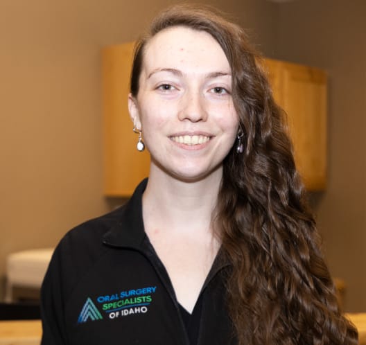 Aubrey, Recepcionista