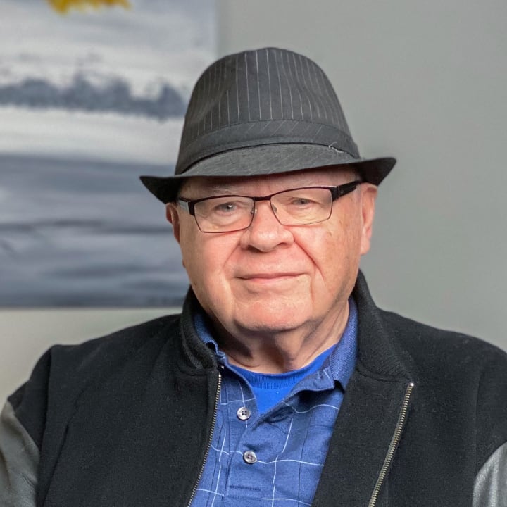 Lonnie EXT BG DI facewall