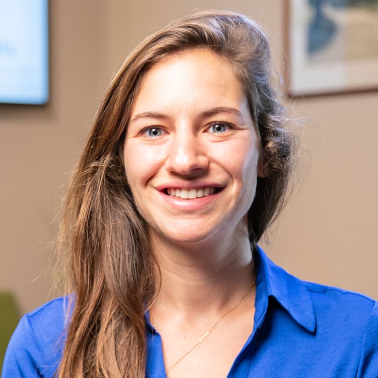 Zoe bg di ext testimonial facewall