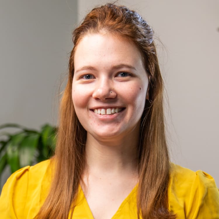 Elizabeth got a dental implant in Gresham, OR