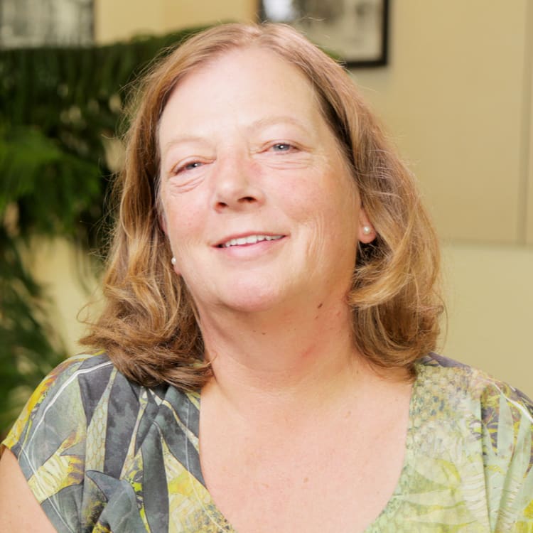 Lynn is from Maupin, OR and she got full-arch replacement